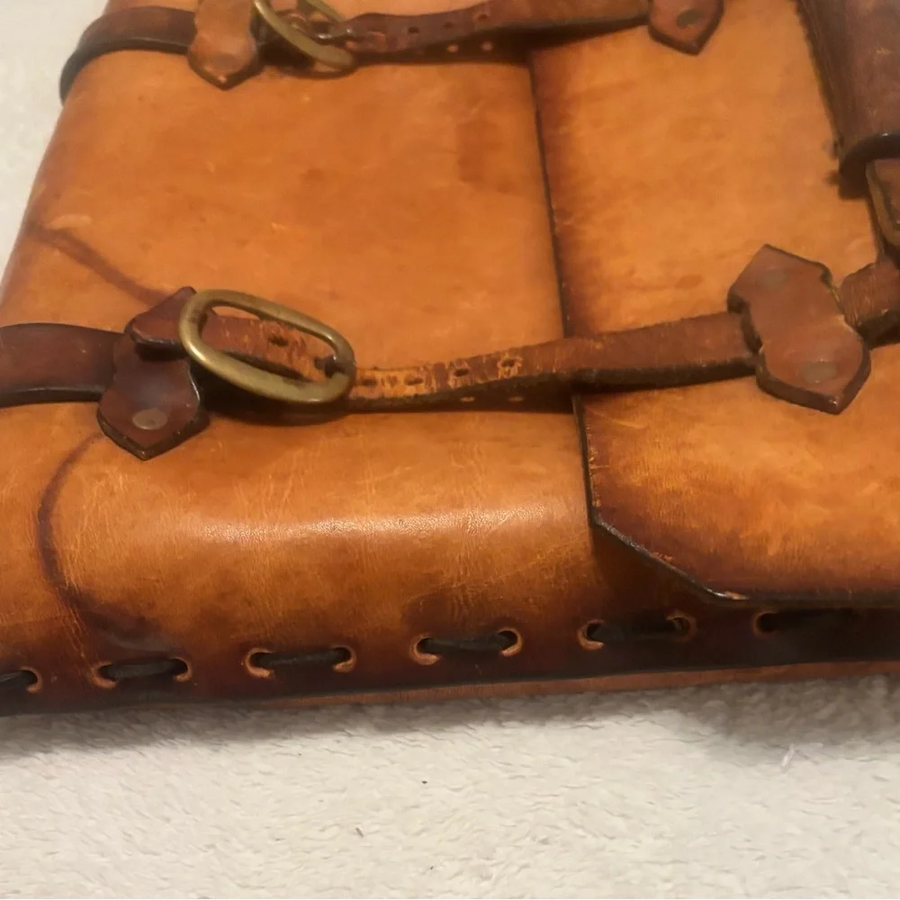 Vintage Leather Flap Over Gentlemen‘S Briefcase Inscribed GERALD B GRINDEY READ